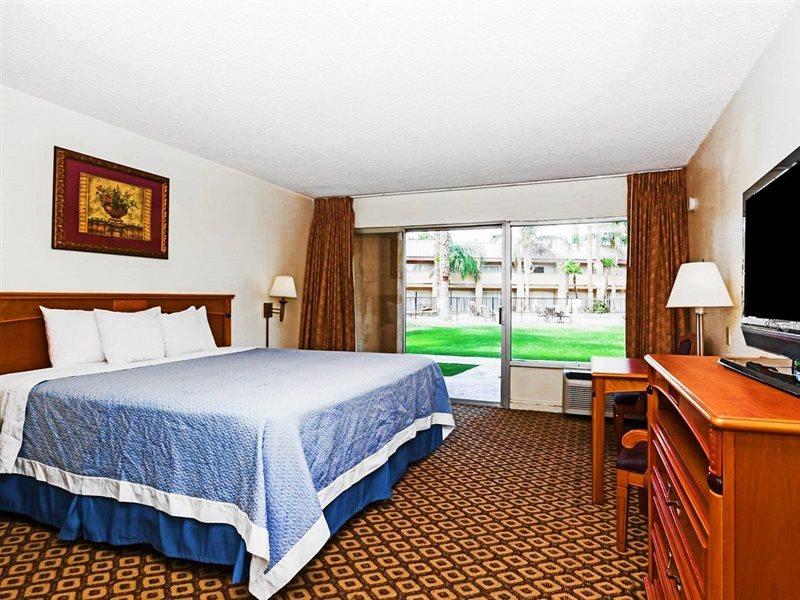 Days Inn By Wyndham Bakersfield Exterior foto