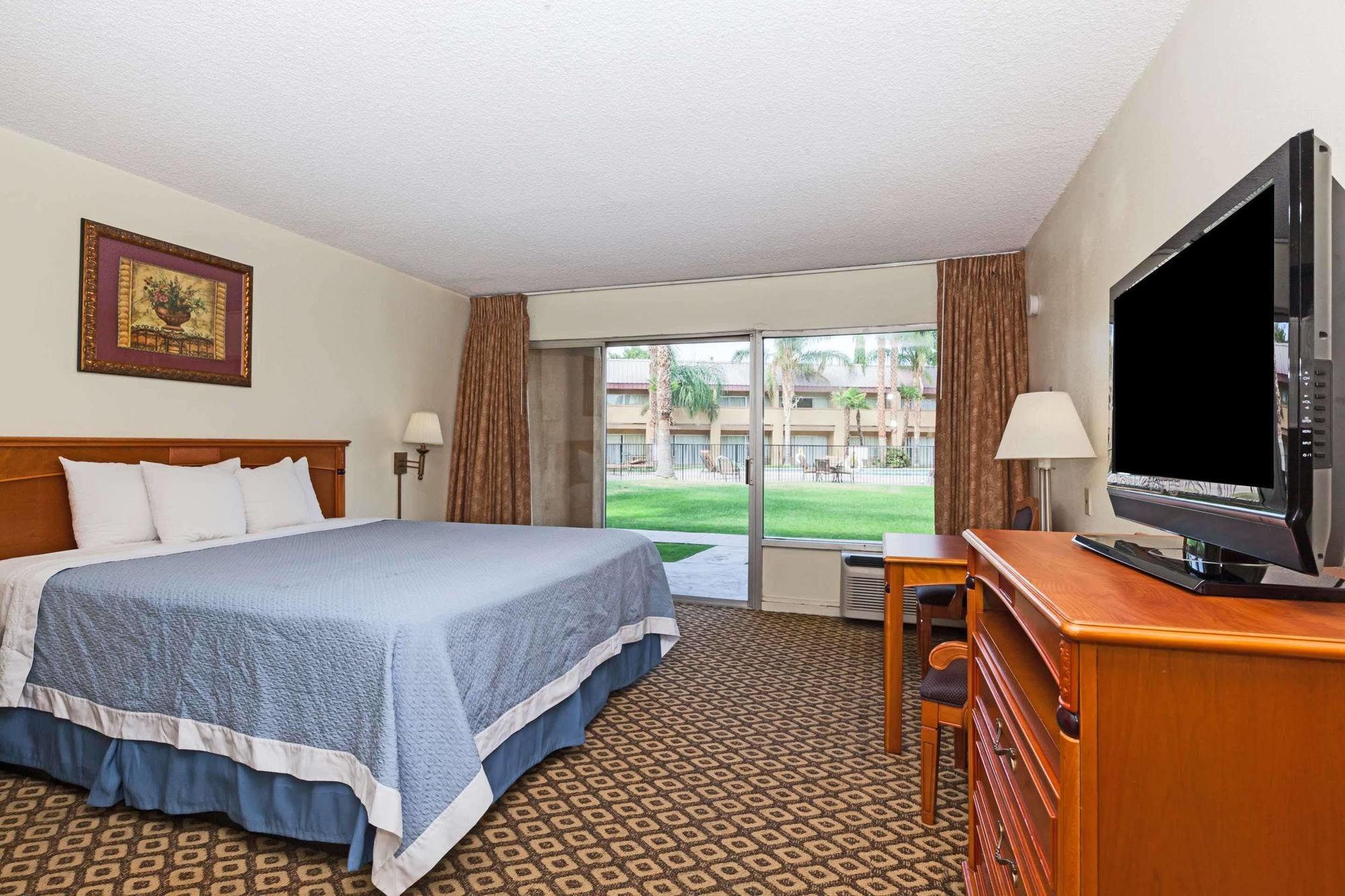 Days Inn By Wyndham Bakersfield Exterior foto